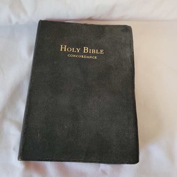 Vintage Holy Bible Concordance, 1962, Self-Pronouncing Edition - Picture 11 of 11